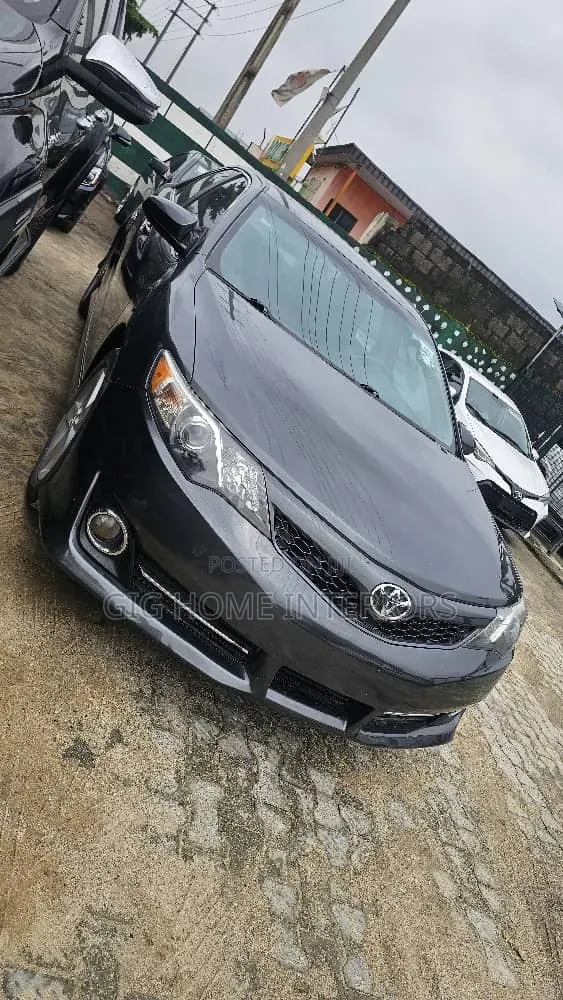 Toyota Camry SE V6 4dr Sedan (3.5L 6cyl 6A) 2013 Gray