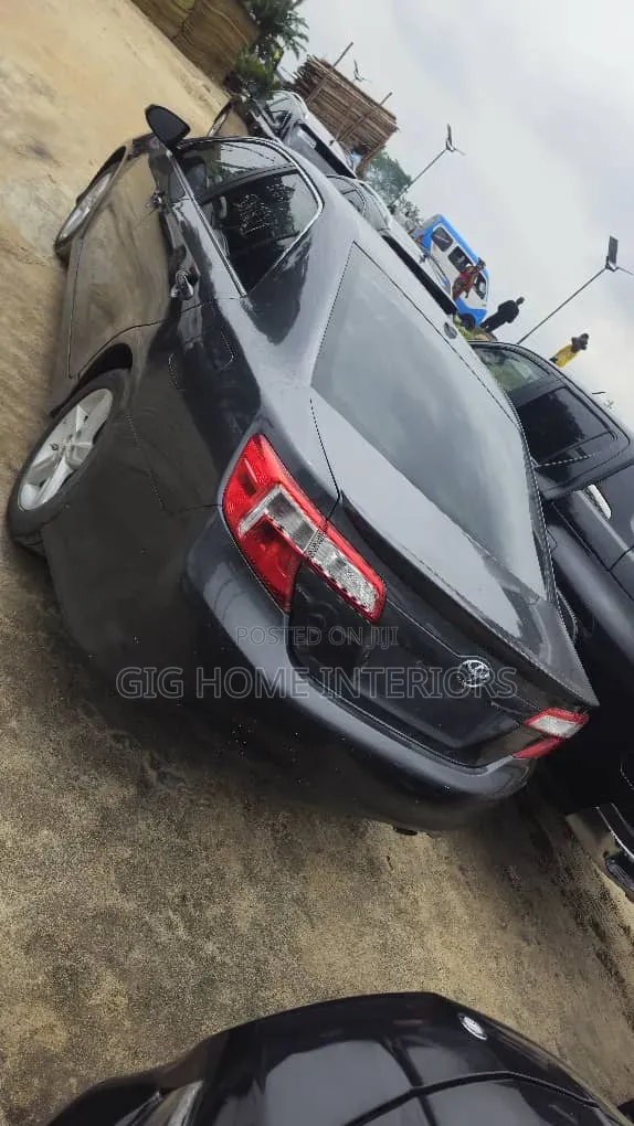 Toyota Camry SE V6 4dr Sedan (3.5L 6cyl 6A) 2013 Gray