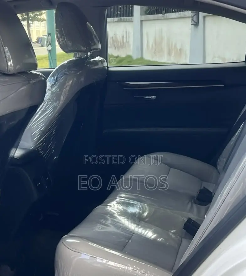 Lexus ES 350 FWD 2015 White