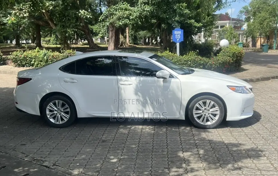 Lexus ES 350 FWD 2015 White