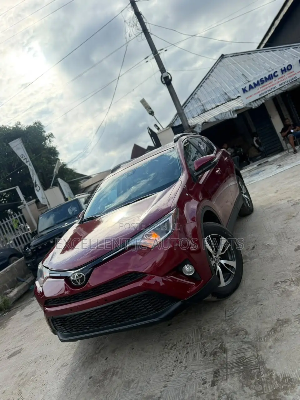 Toyota RAV4 XLE AWD (2.5L 4cyl 6A) 2017 Red