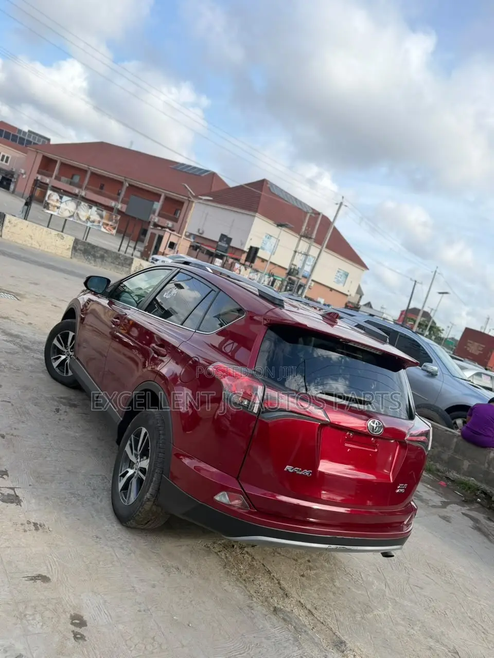 Toyota RAV4 XLE AWD (2.5L 4cyl 6A) 2017 Red