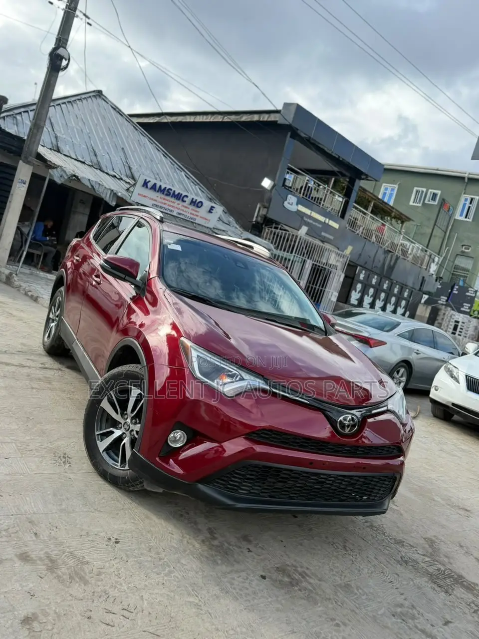 Toyota RAV4 XLE AWD (2.5L 4cyl 6A) 2017 Red