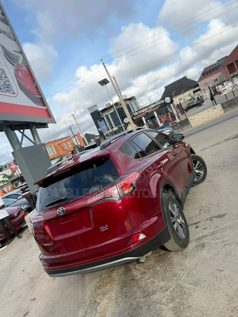 Toyota RAV4 XLE AWD (2.5L 4cyl 6A) 2017 Red