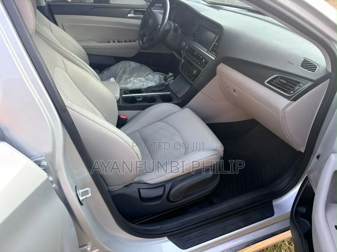 Hyundai Sonata Sport 2.0T Sedan FWD (2.0L 4cyl 6A) 2017 Silver