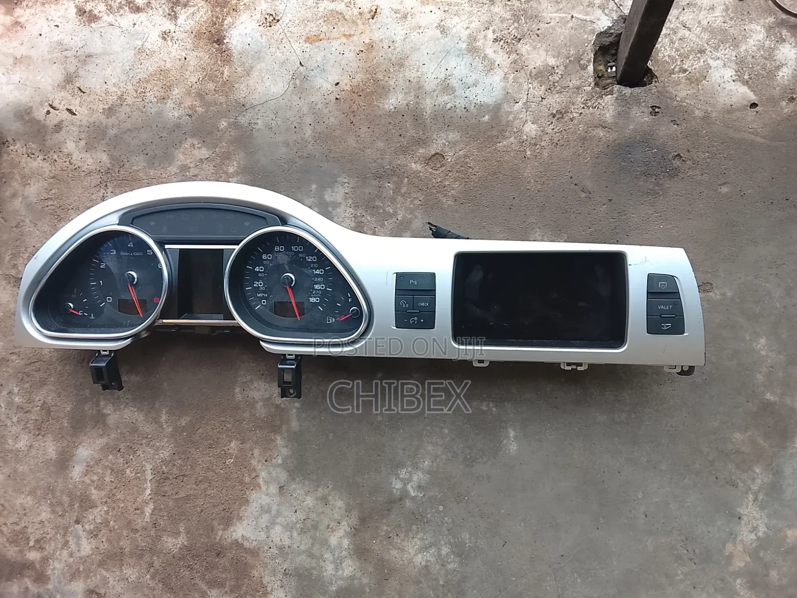 Screen Speed Clock Audi Q7 2013