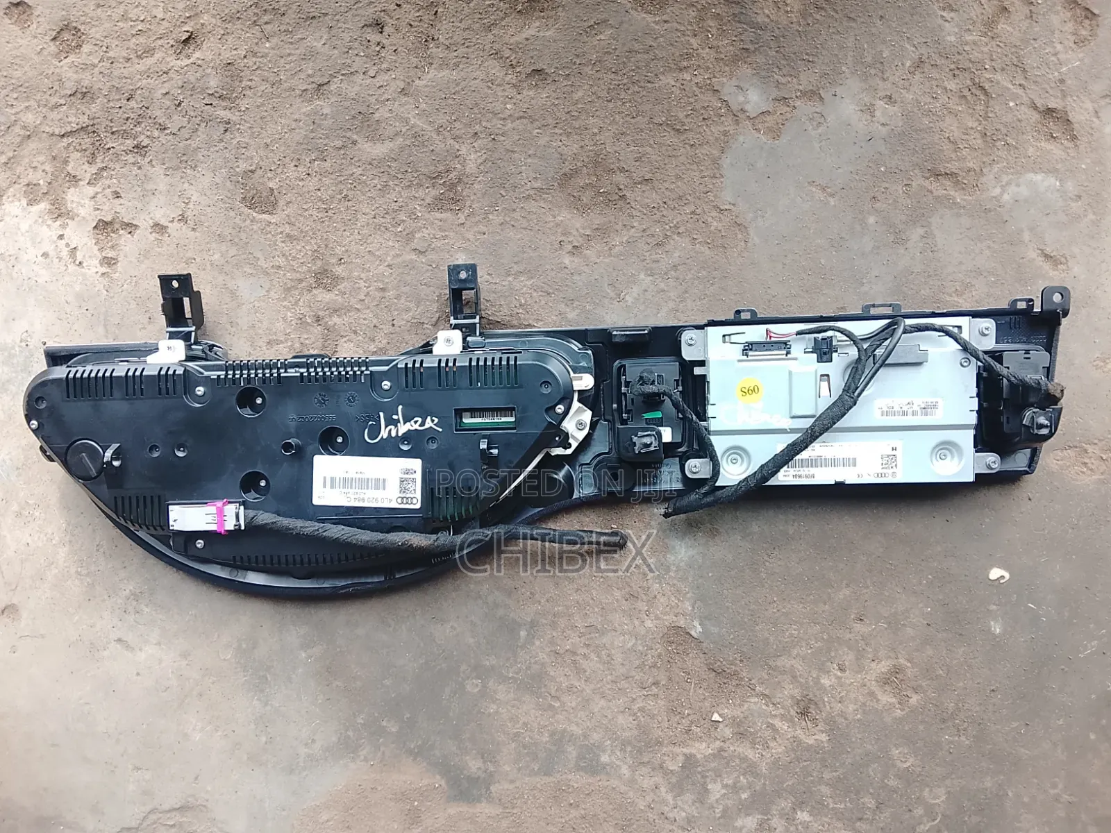 Screen Speed Clock Audi Q7 2013