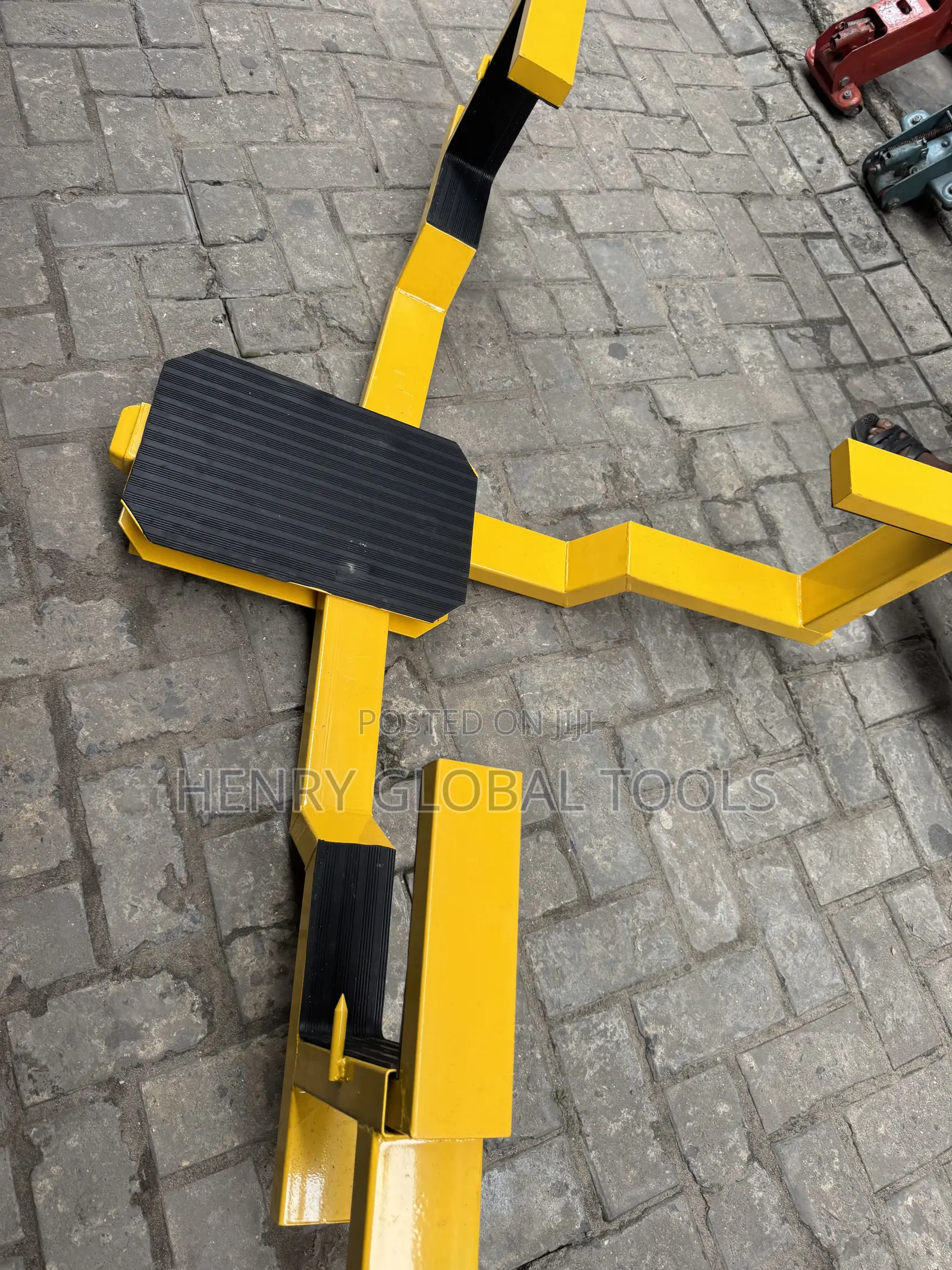 Heavy-Duty Truck Wheel Chock / Wheel Restraint