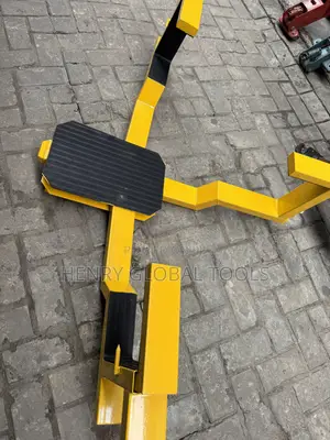 Heavy-Duty Truck Wheel Chock / Wheel Restraint