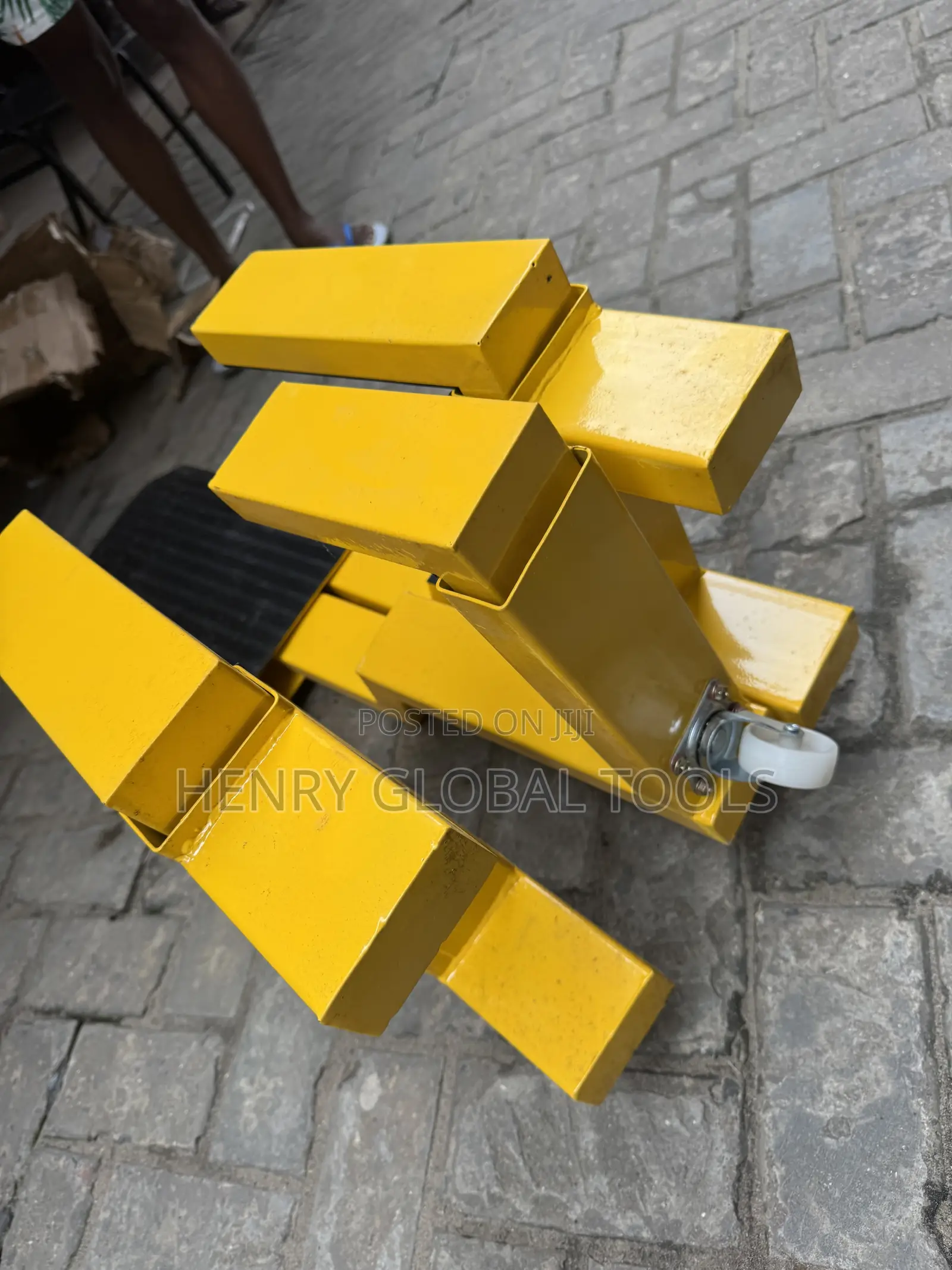 Heavy-Duty Truck Wheel Chock / Wheel Restraint