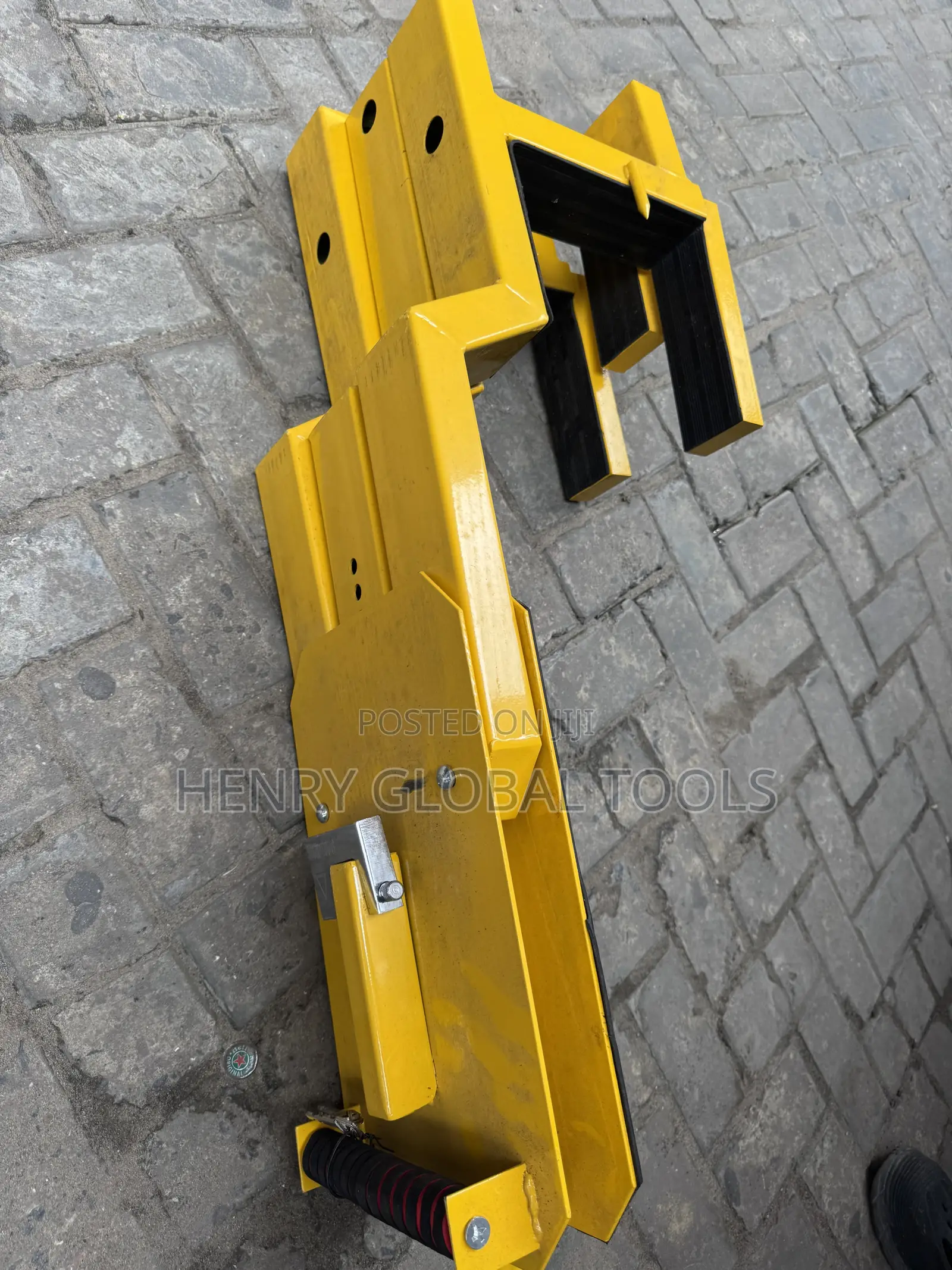 Heavy-Duty Truck Wheel Chock / Wheel Restraint