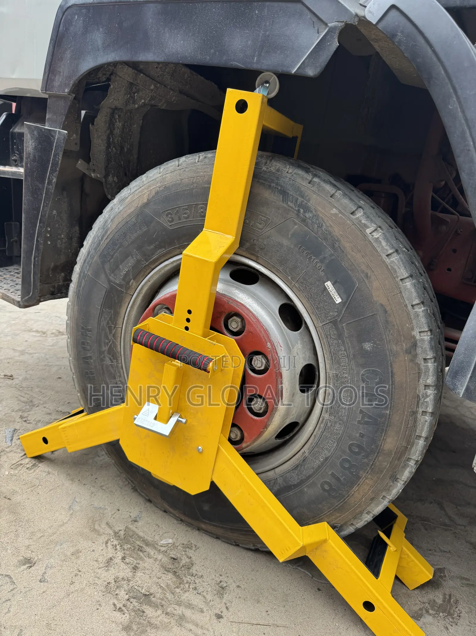 Heavy-Duty Truck Wheel Chock / Wheel Restraint