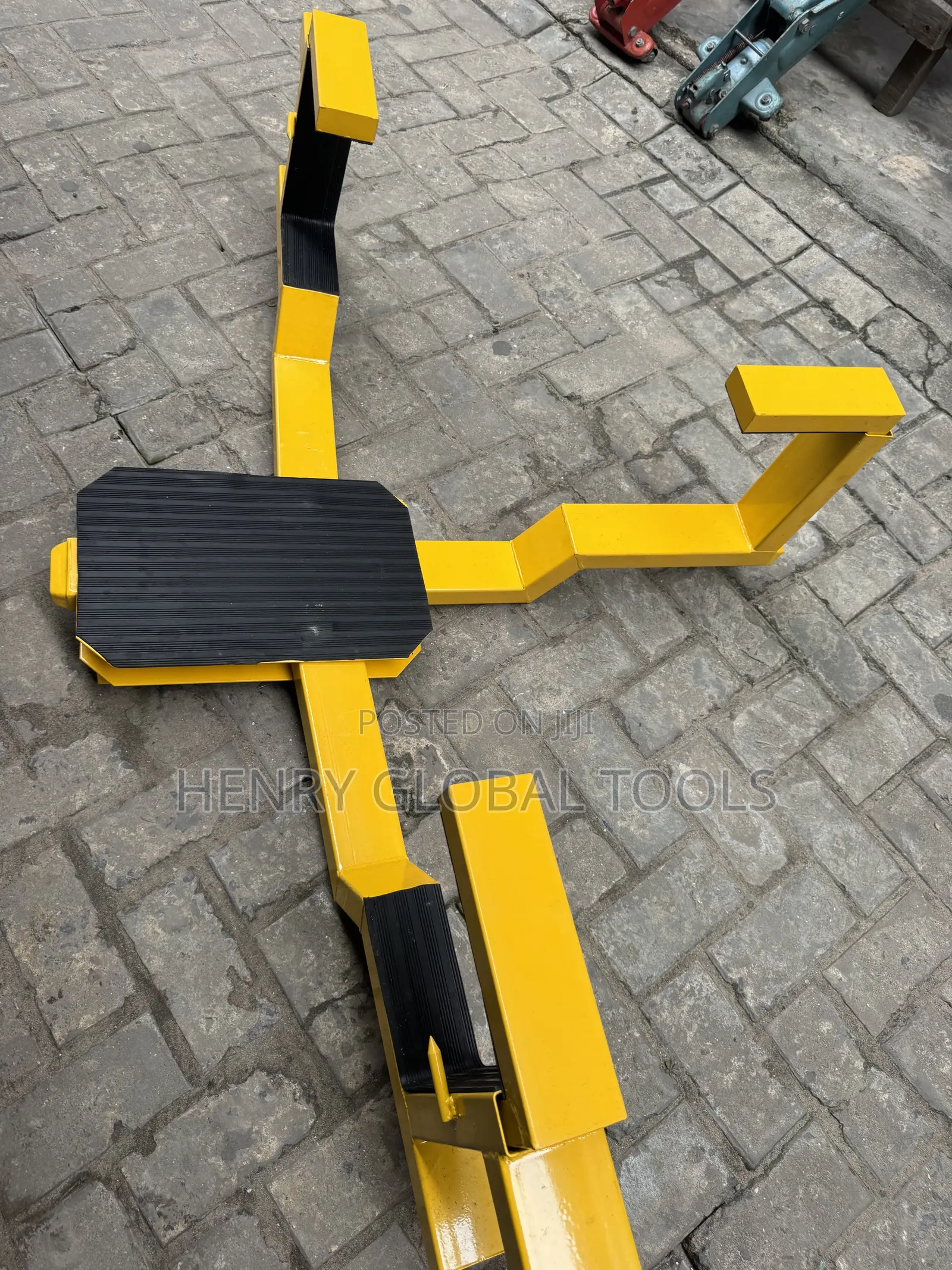 Heavy-Duty Truck Wheel Chock / Wheel Restraint