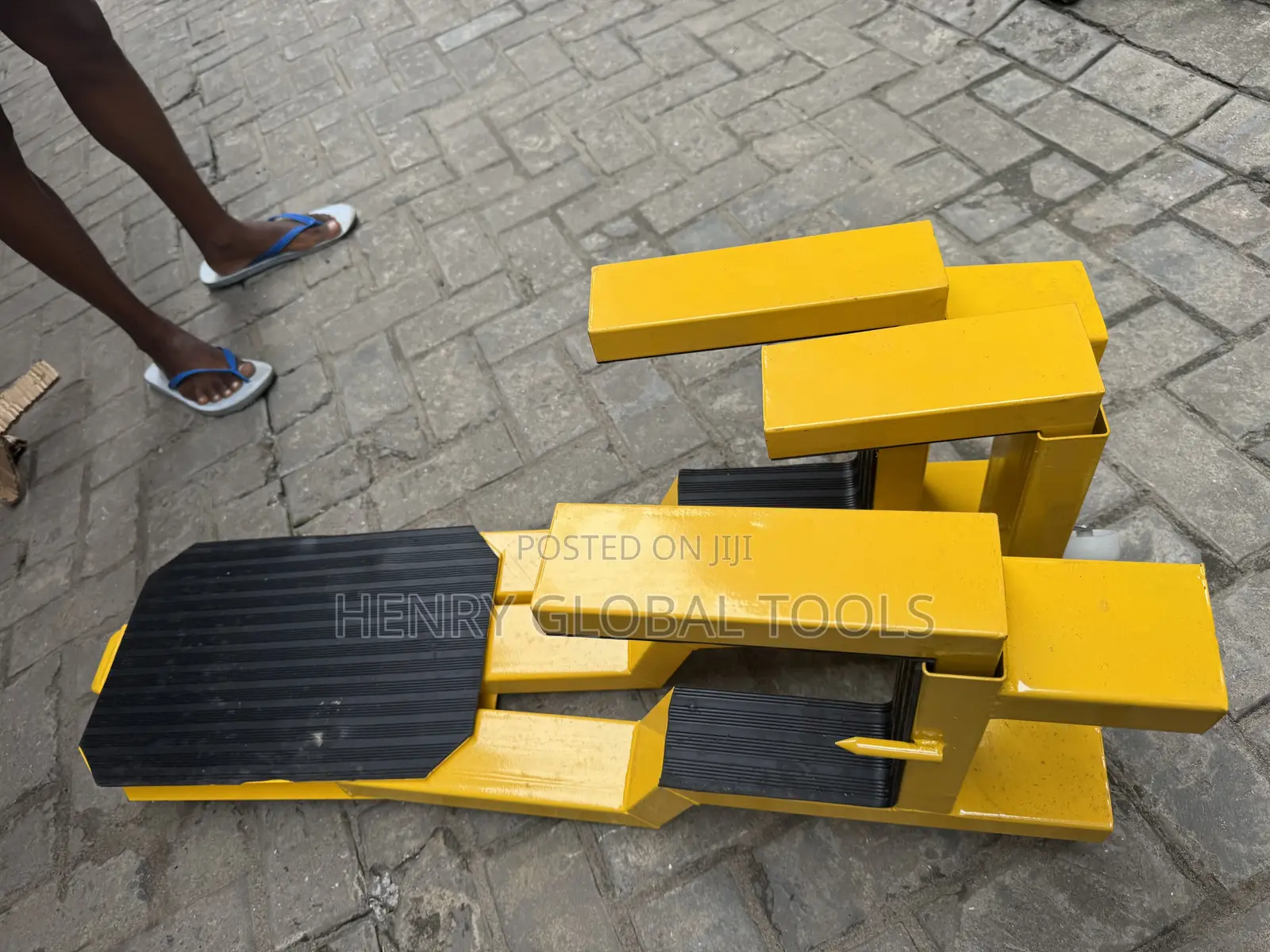 Heavy-Duty Truck Wheel Chock / Wheel Restraint