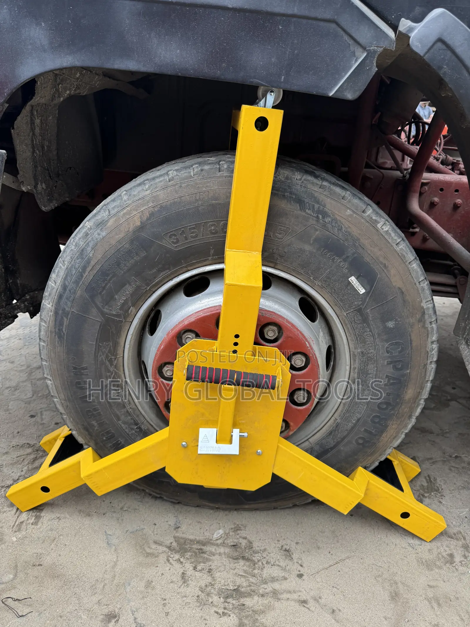 Heavy-Duty Truck Wheel Chock / Wheel Restraint