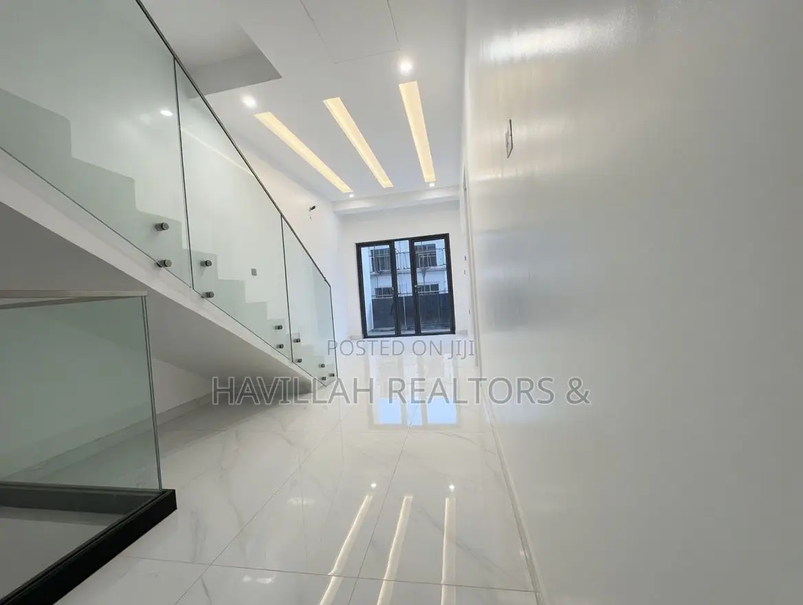 5bdrm Duplex in Ikeja Gra Estate for sale