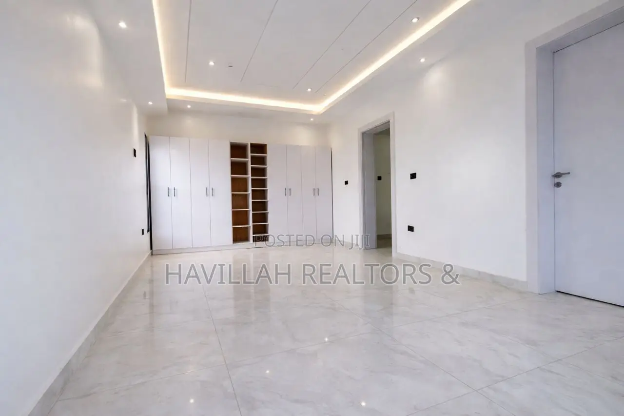 5bdrm Duplex in Ikeja Gra Estate for sale