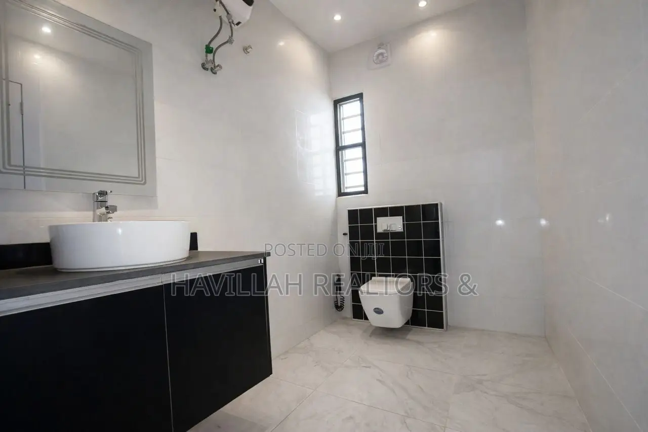 5bdrm Duplex in Ikeja Gra Estate for sale