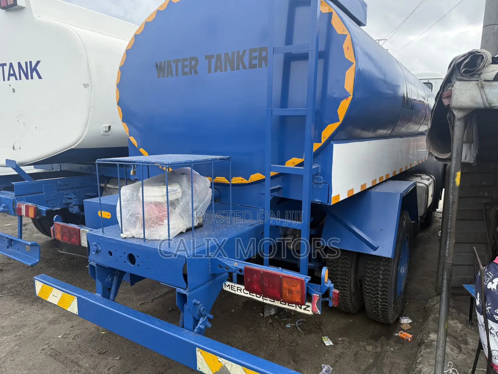 Foreign Used Mercedes Benz 1617 Water Tanker Truck.