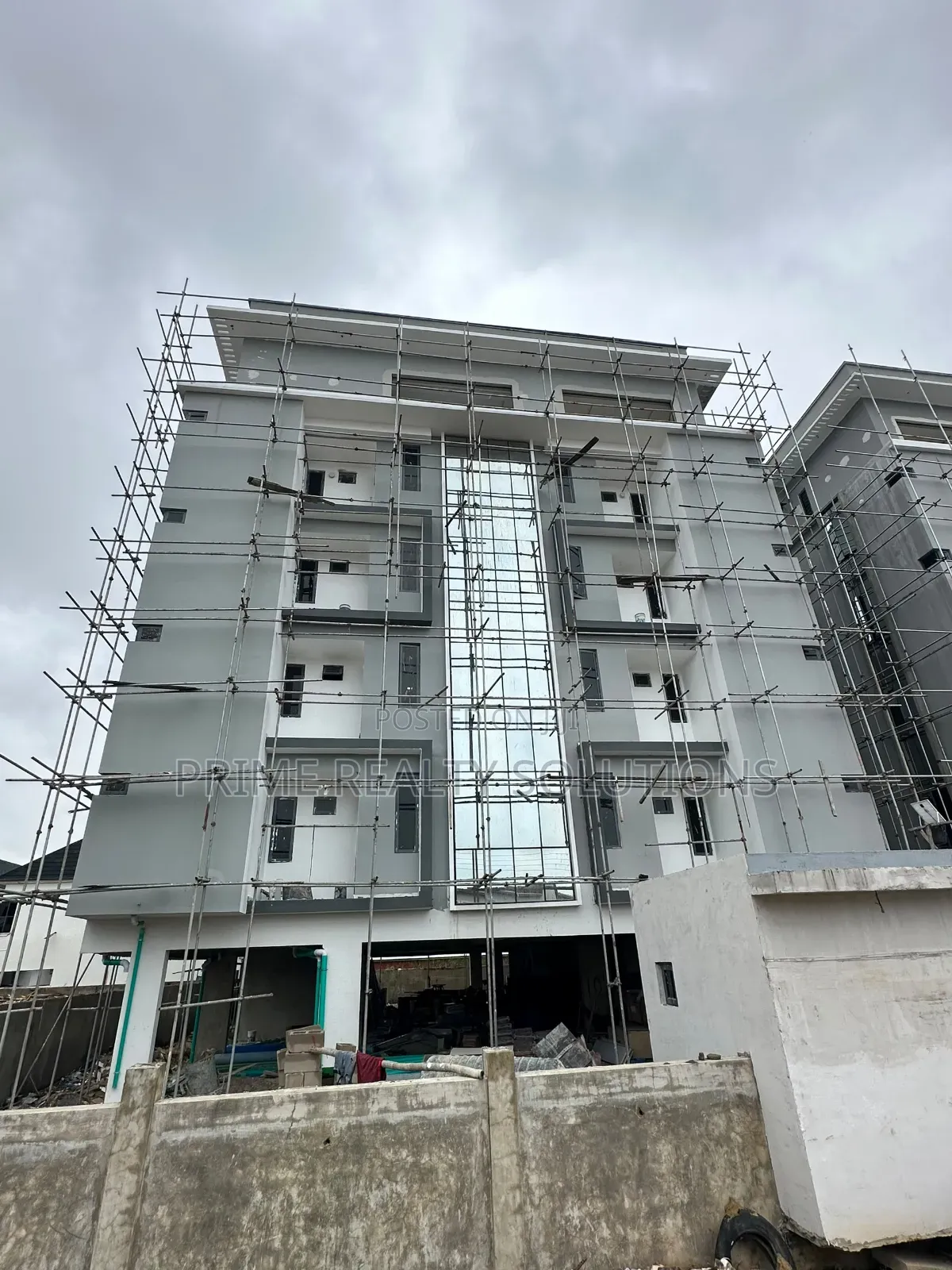 3bdrm Penthouse in Lekki Expressway for sale