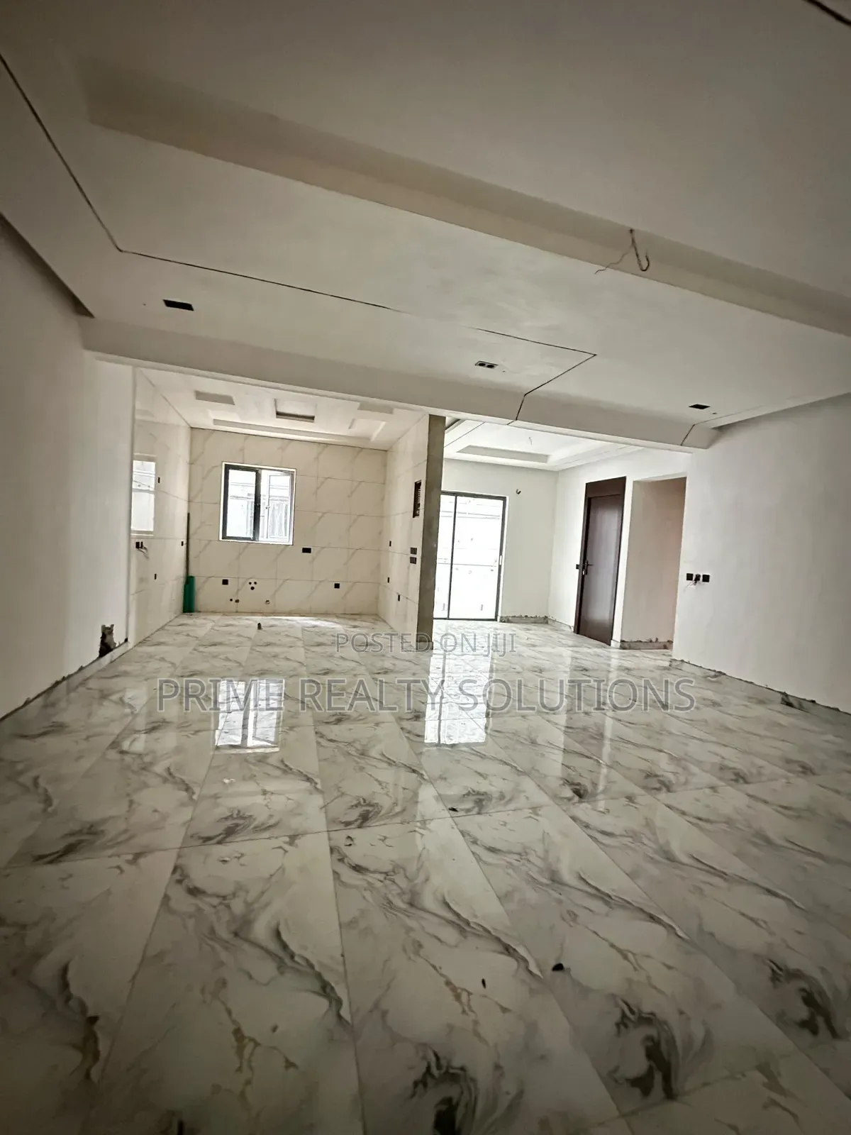 3bdrm Penthouse in Lekki Expressway for sale