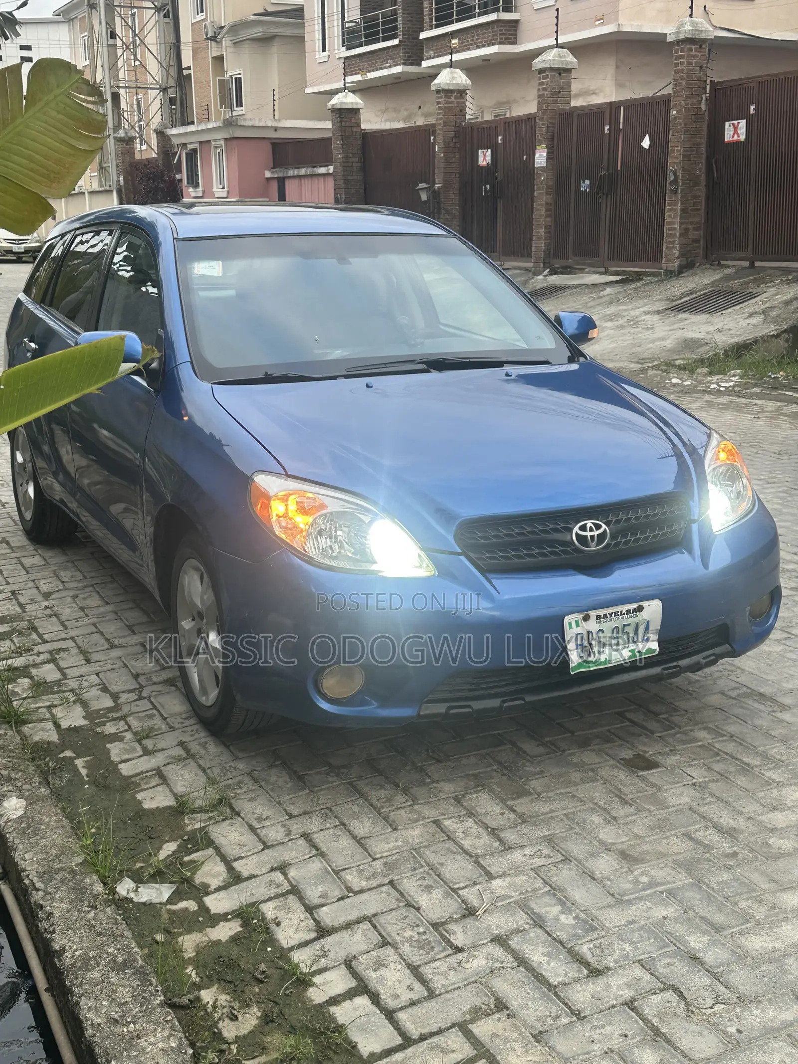 Toyota Matrix Hatchback AWD (1.8L 4cyl 4A) 2006 Blue