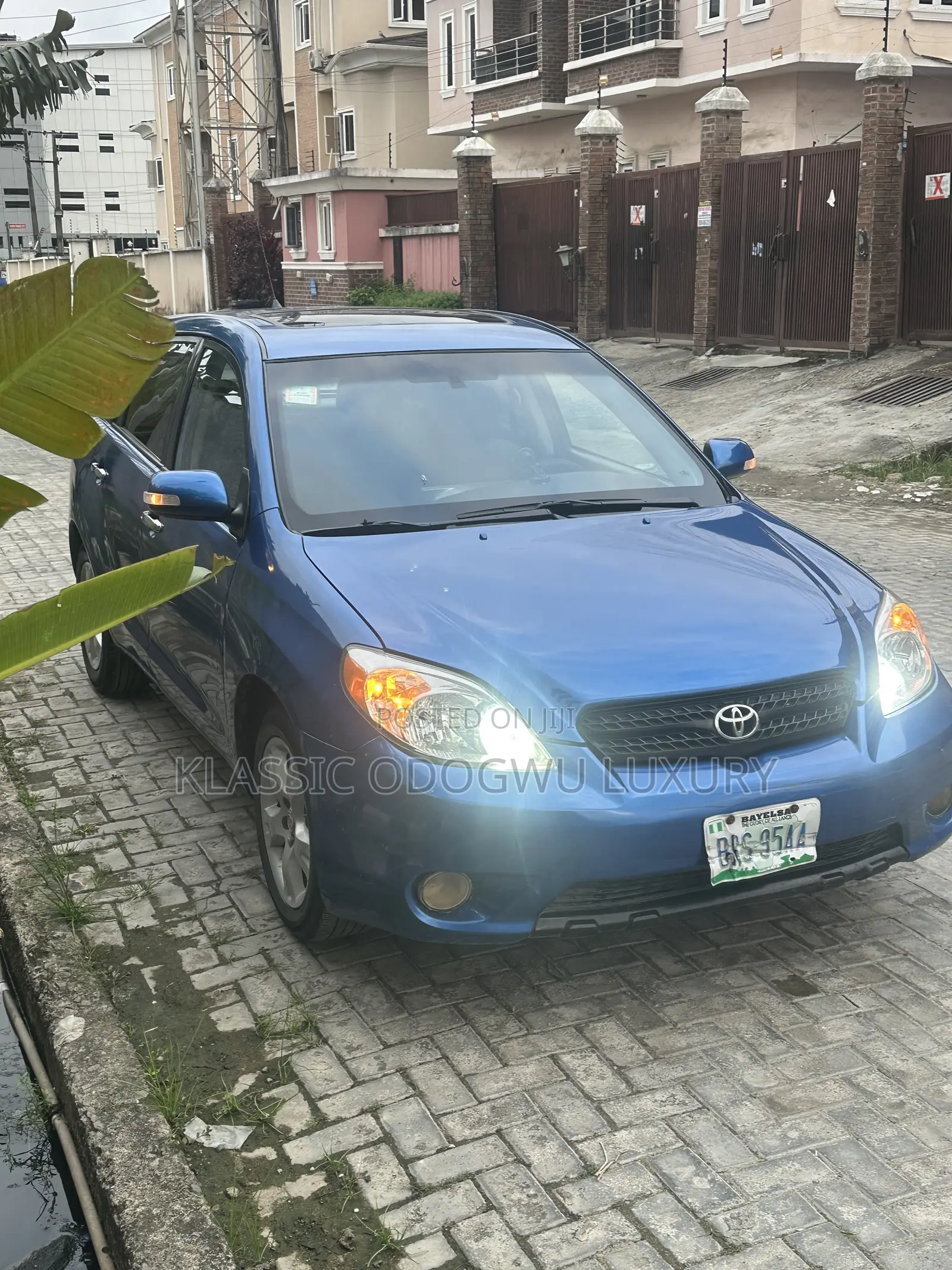 Toyota Matrix Hatchback AWD (1.8L 4cyl 4A) 2006 Blue