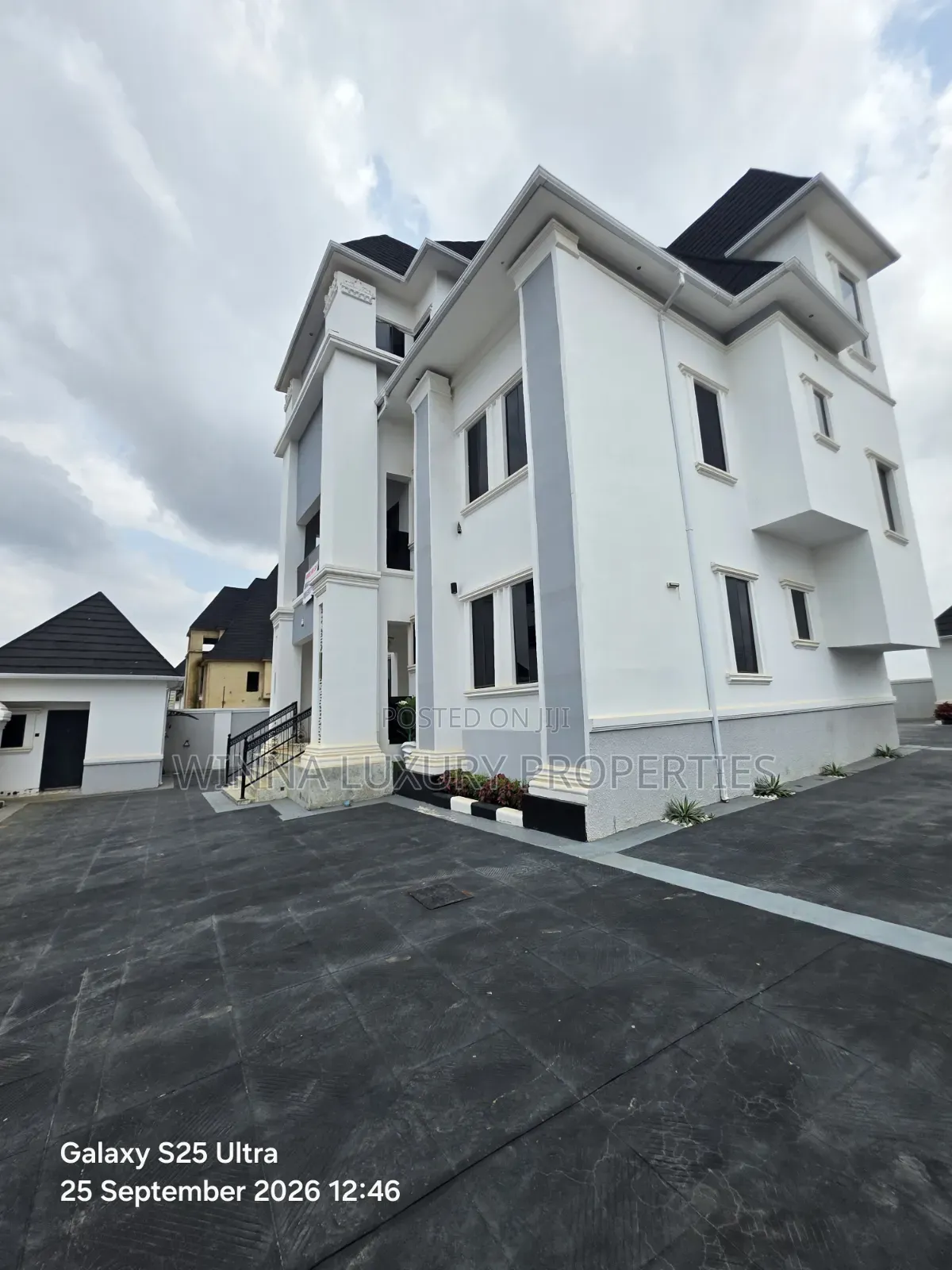7bdrm Mansion in Faplins, Lokogoma for sale