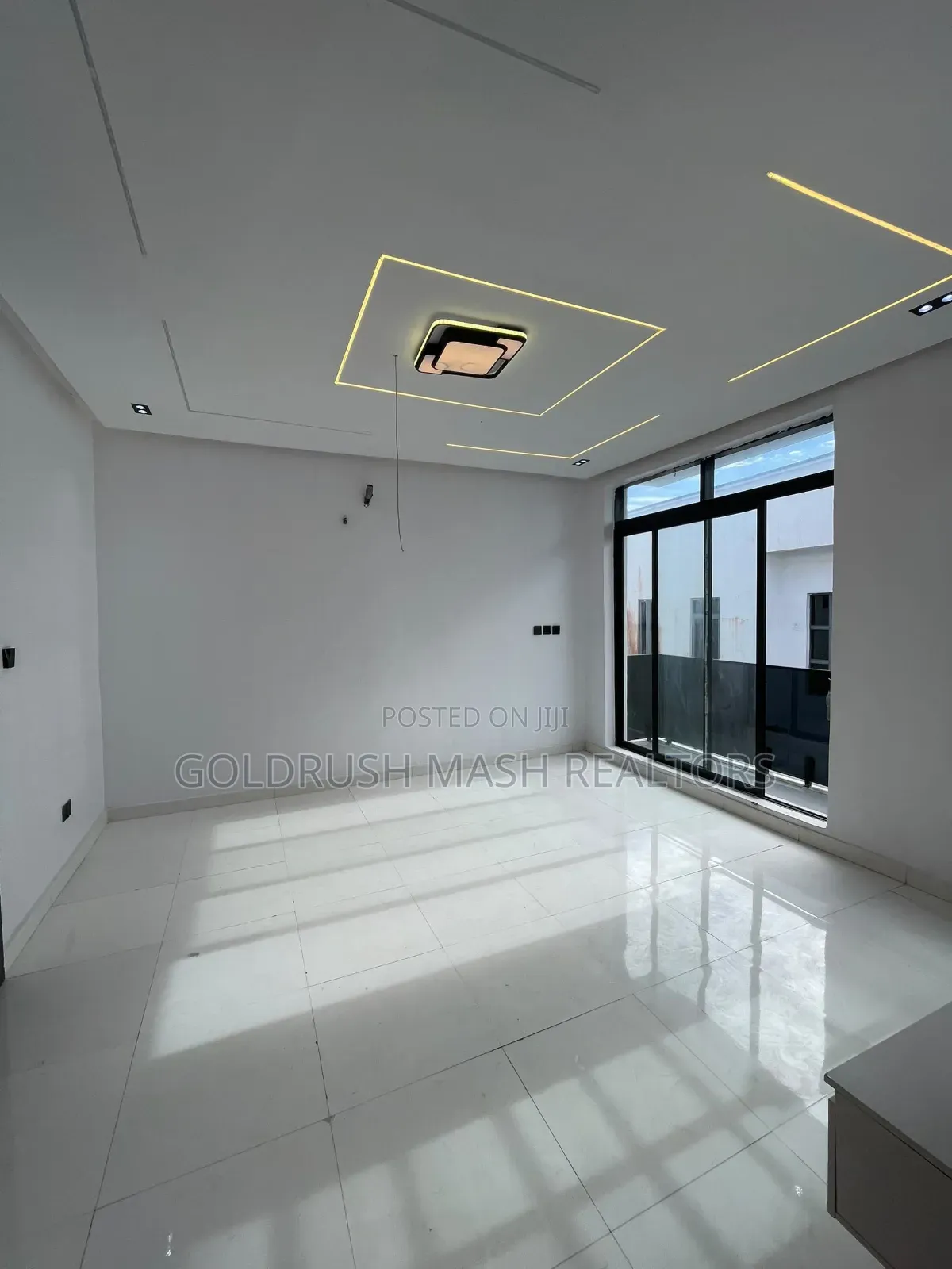 3bdrm Townhouse/Terrace in Ikota-Lekki for sale