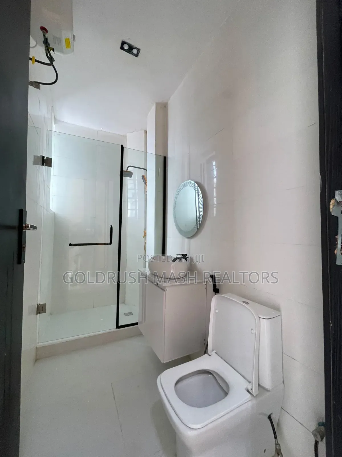 3bdrm Townhouse/Terrace in Ikota-Lekki for sale