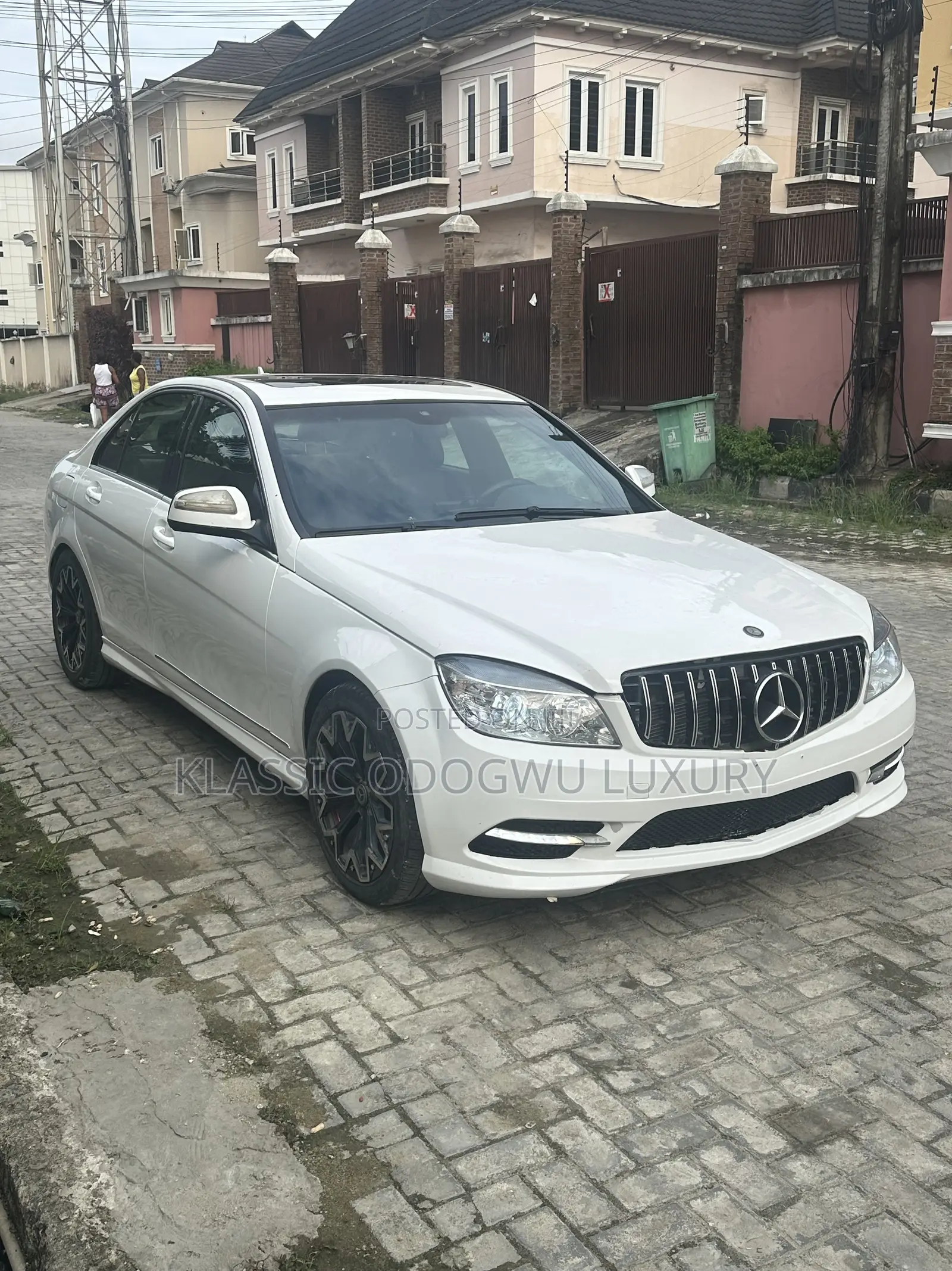 Mercedes-Benz C300 Luxury Sedan AWD (3.0L 6cyl 7A) 2009 White
