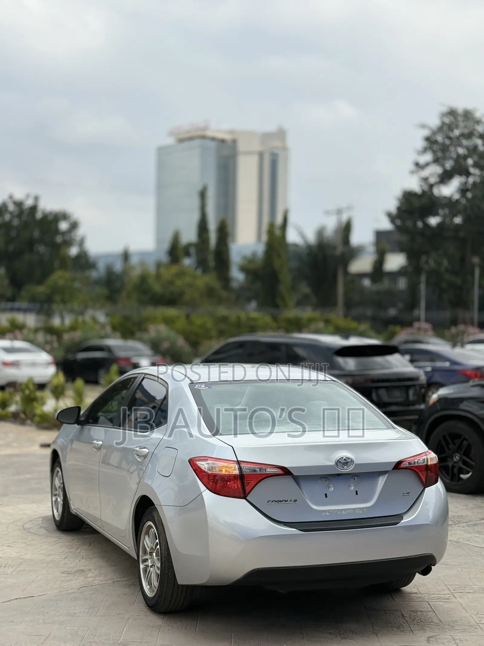 Toyota Corolla LE 4dr Sedan (1.8L 4cyl CVT) 2015 Silver