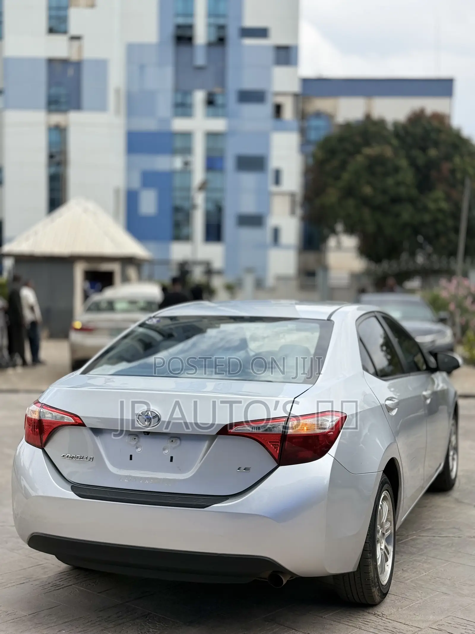 Toyota Corolla LE 4dr Sedan (1.8L 4cyl CVT) 2015 Silver