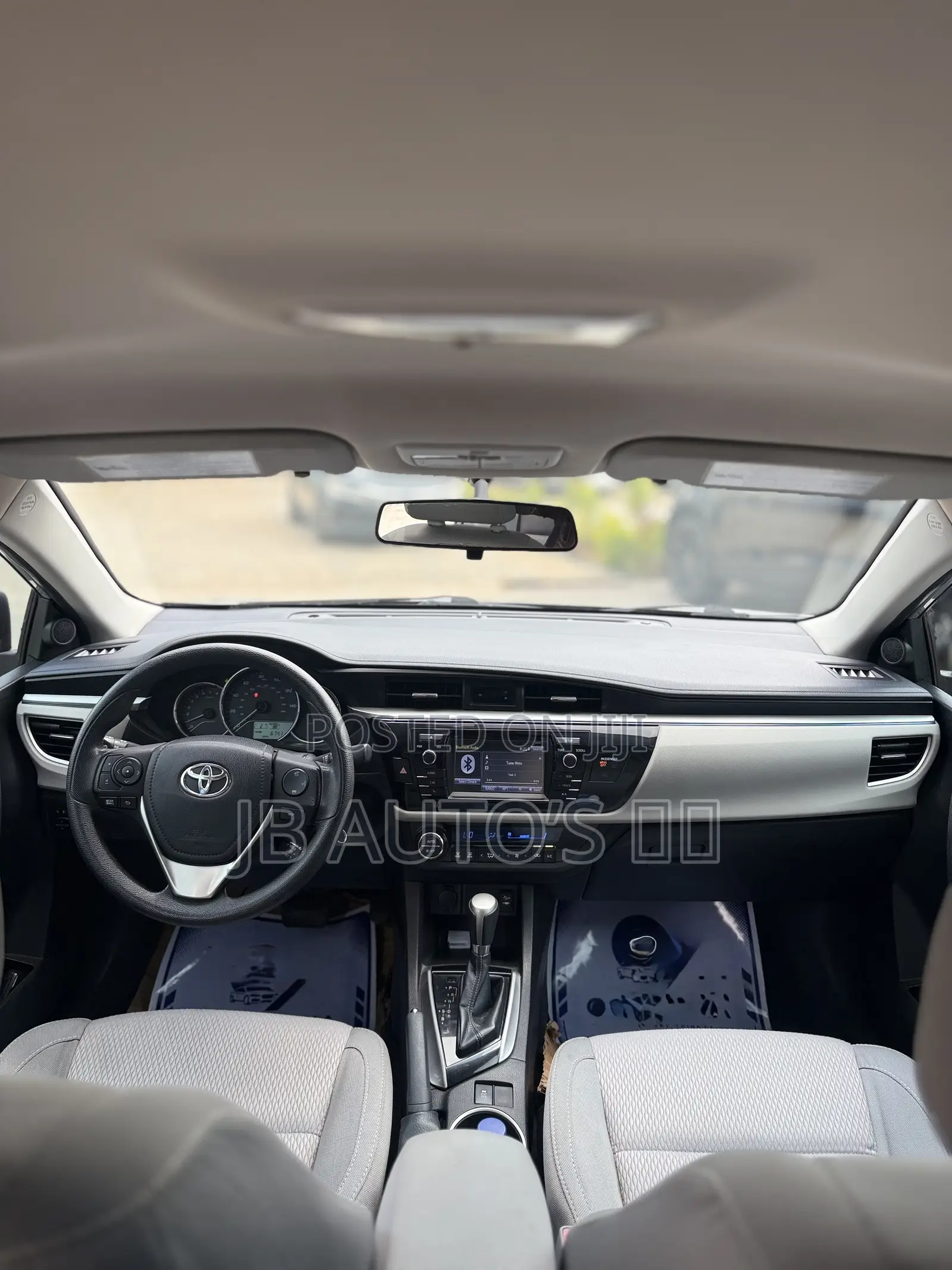 Toyota Corolla LE 4dr Sedan (1.8L 4cyl CVT) 2015 Silver