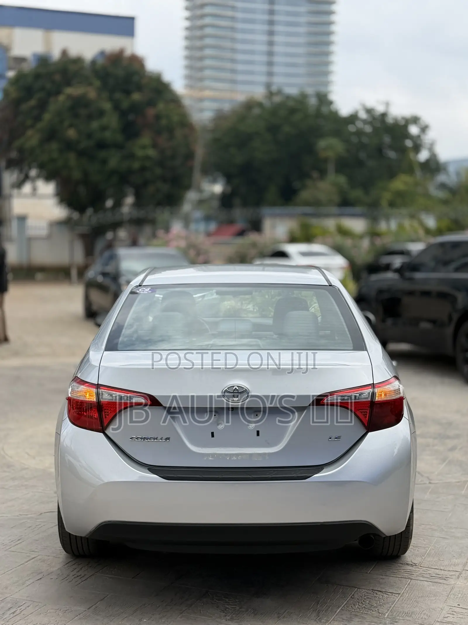 Toyota Corolla LE 4dr Sedan (1.8L 4cyl CVT) 2015 Silver