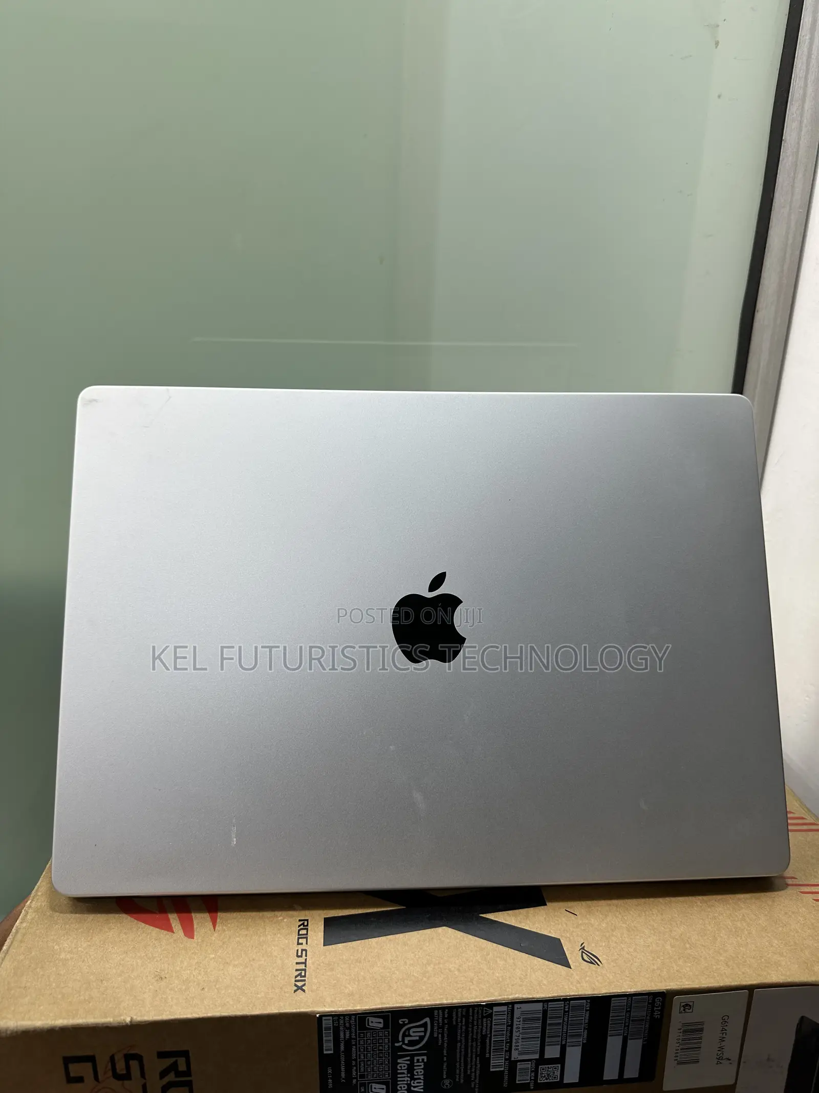Laptop Apple MacBook Pro 2021 M1 16GB Apple M1 Pro SSD 512GB