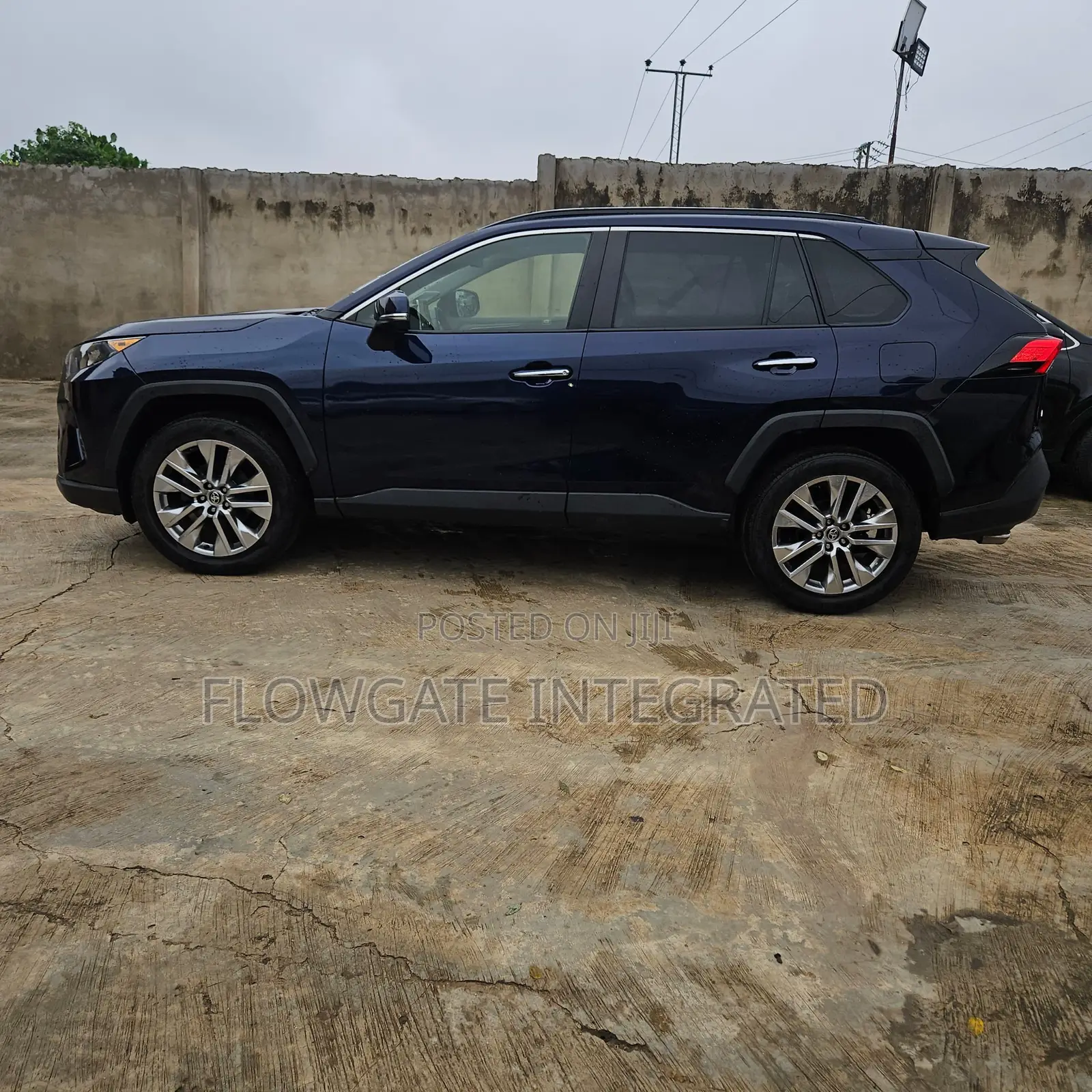 Toyota RAV4 Limited 2022 Blue