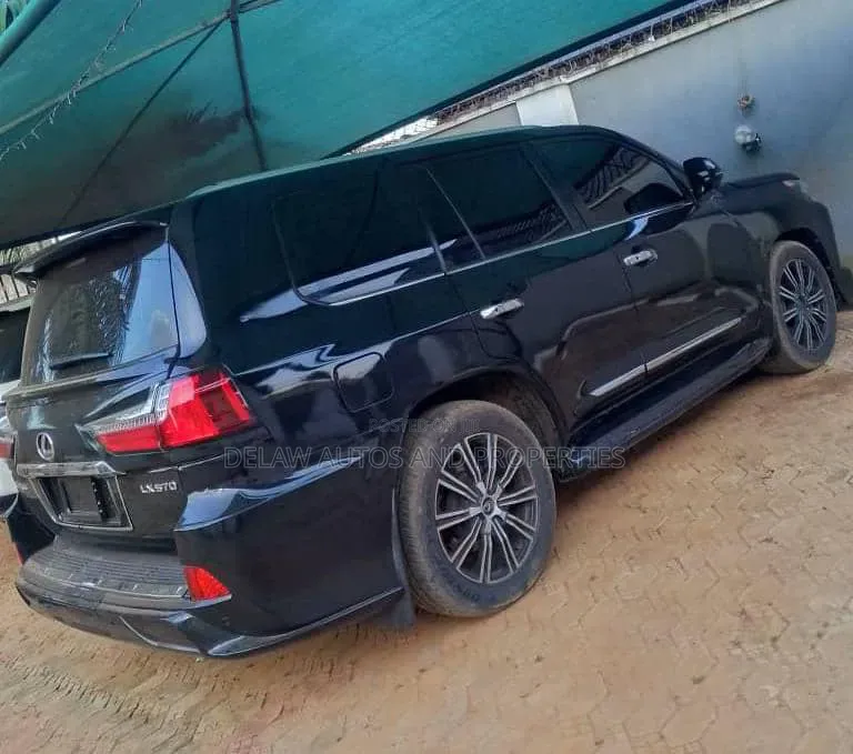 Lexus LX 570 2011 Black