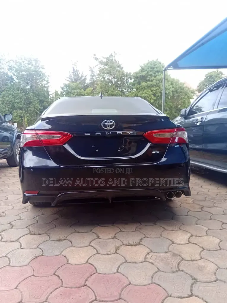 Toyota Camry SE 2021 Blue