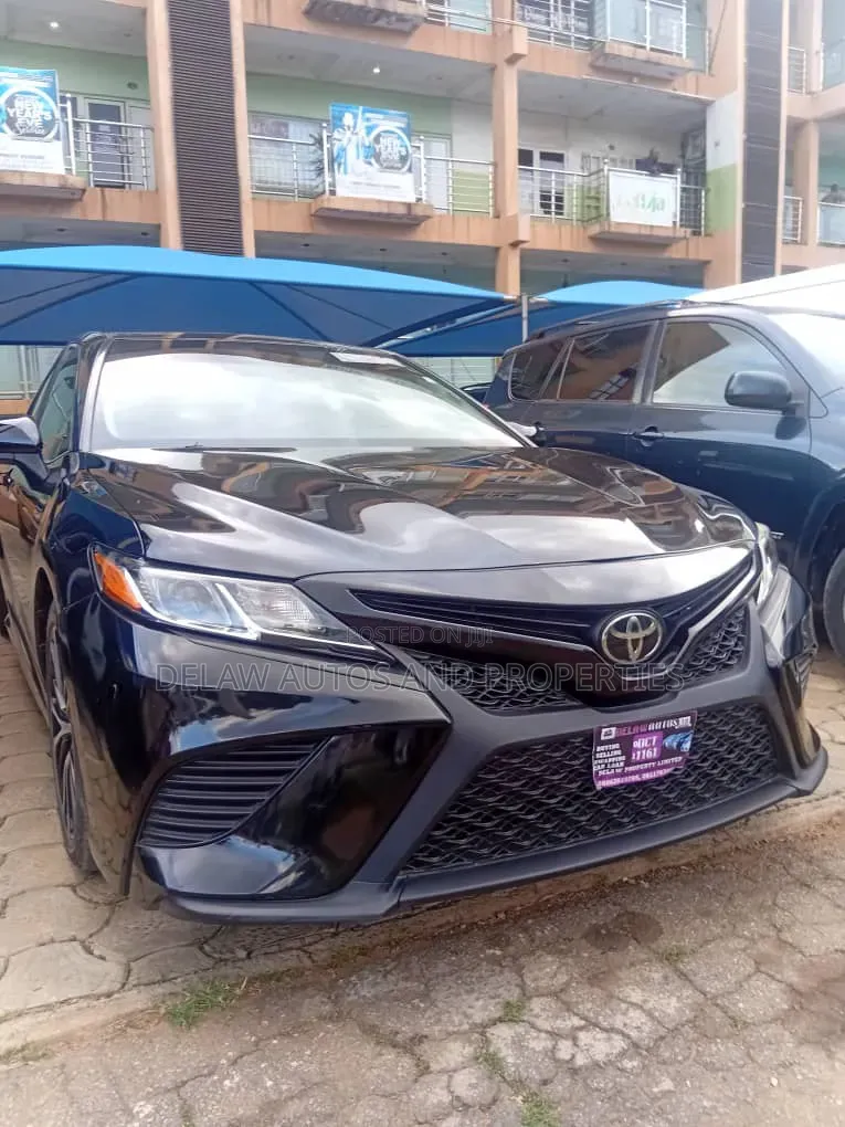 Toyota Camry SE 2021 Blue