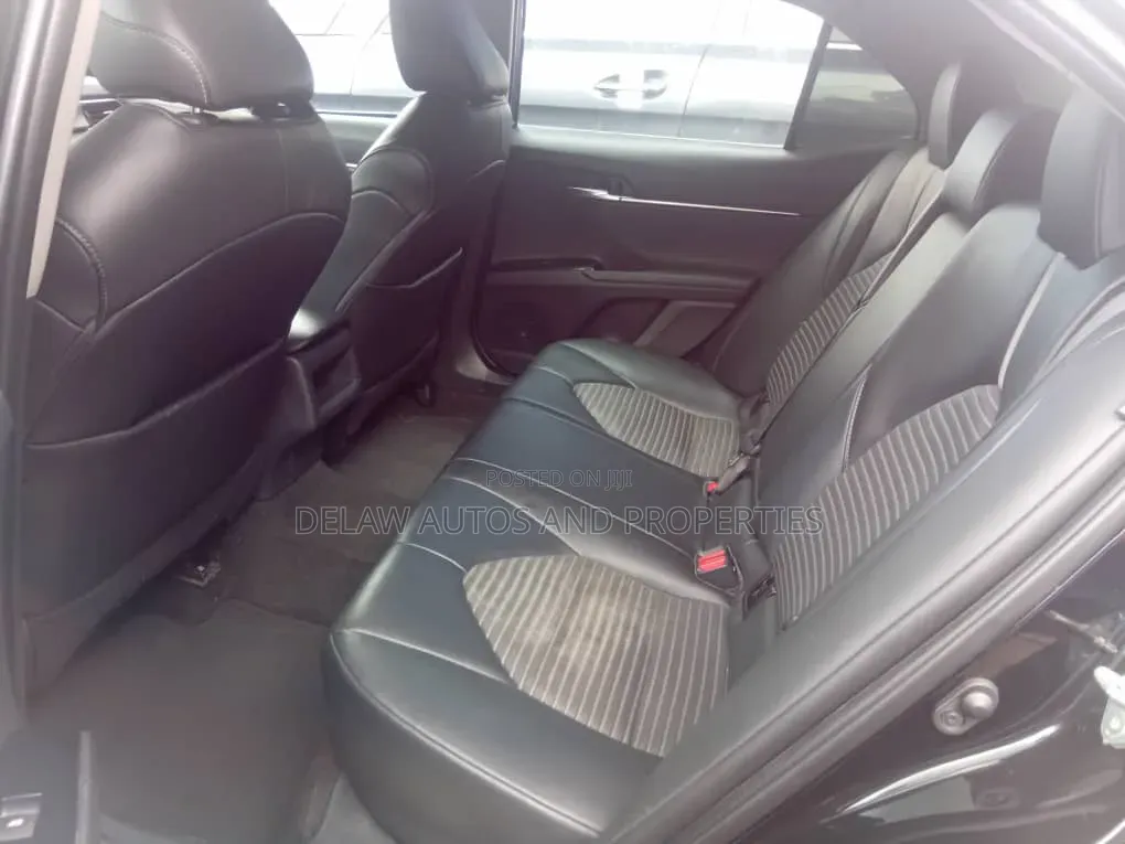 Toyota Camry SE 2021 Blue