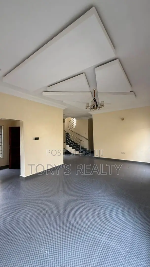 5bdrm Duplex in Ikota for rent