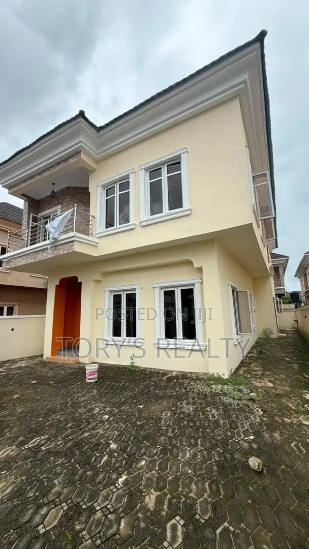 5bdrm Duplex in Ikota for rent