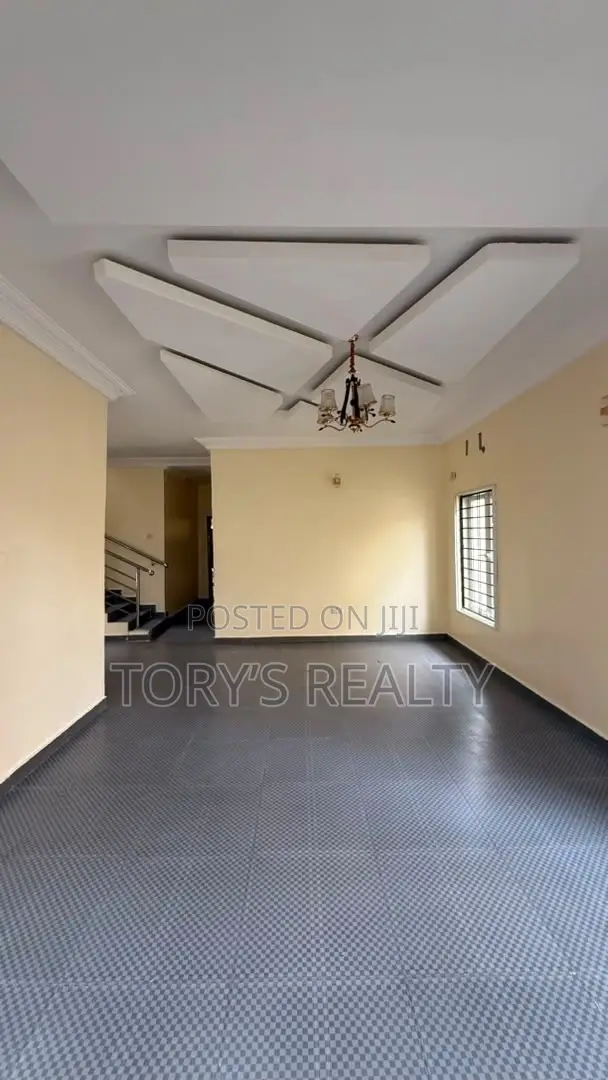 5bdrm Duplex in Ikota for rent