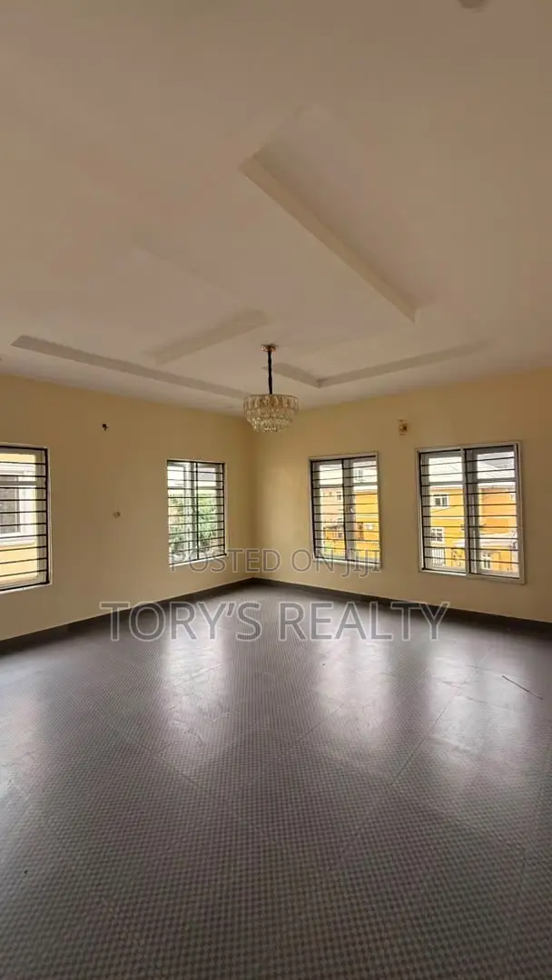 5bdrm Duplex in Ikota for rent