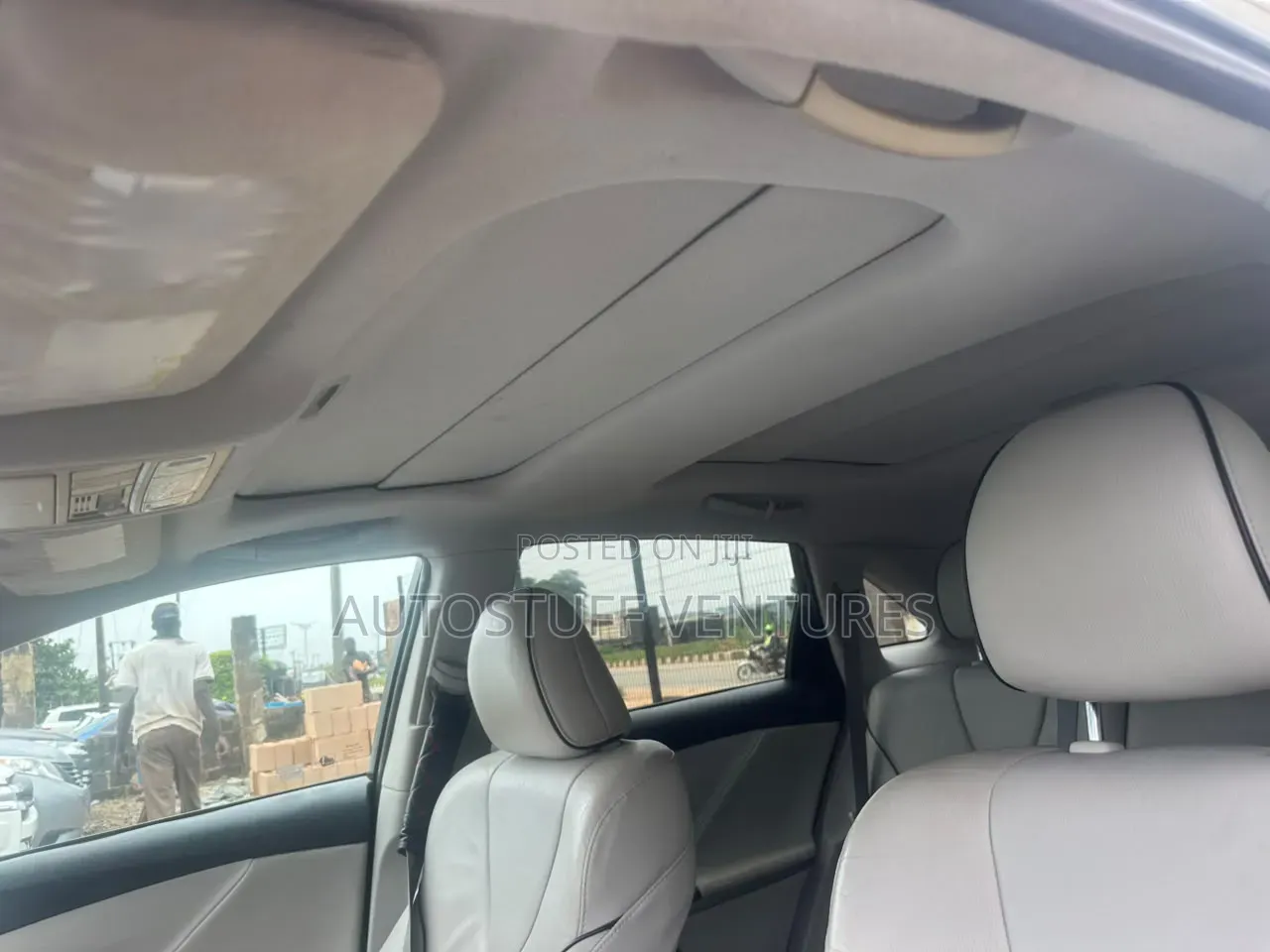 Toyota Venza XLE 2011 White