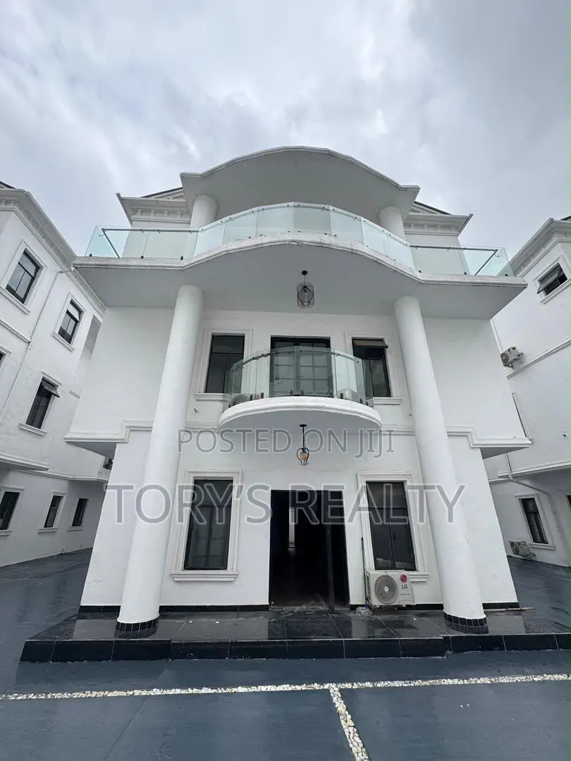 4bdrm Duplex in Banana Island for sale