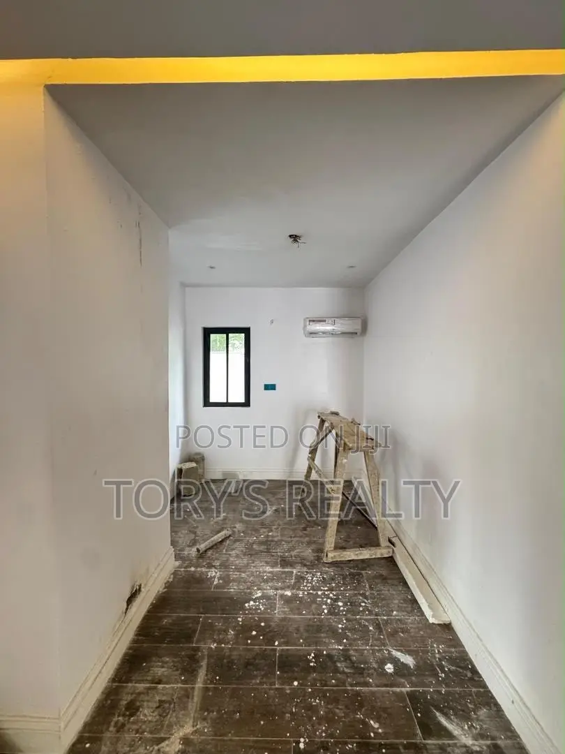 4bdrm Duplex in Banana Island for sale