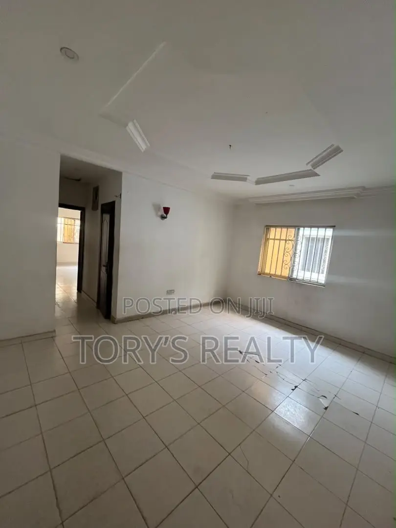 3bdrm Apartment in Ikota for rent