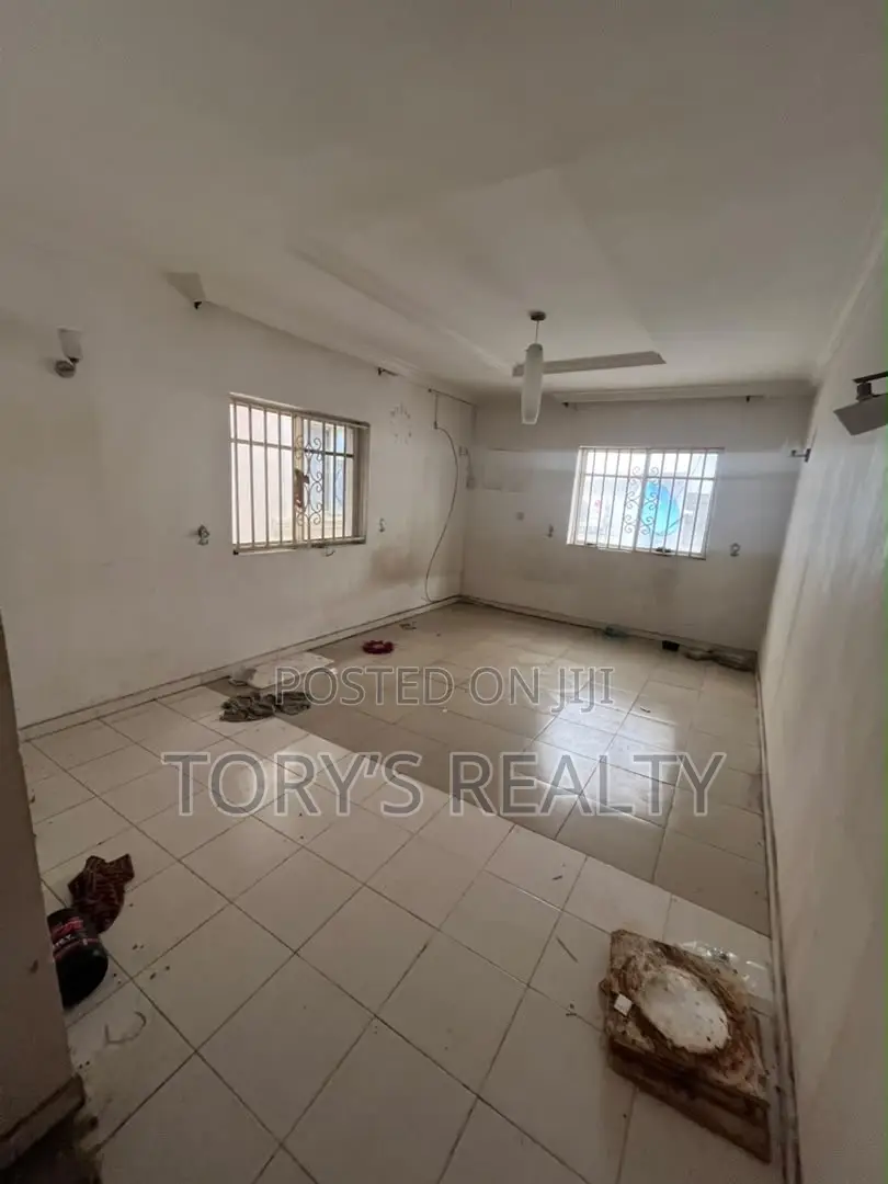 3bdrm Apartment in Ikota for rent